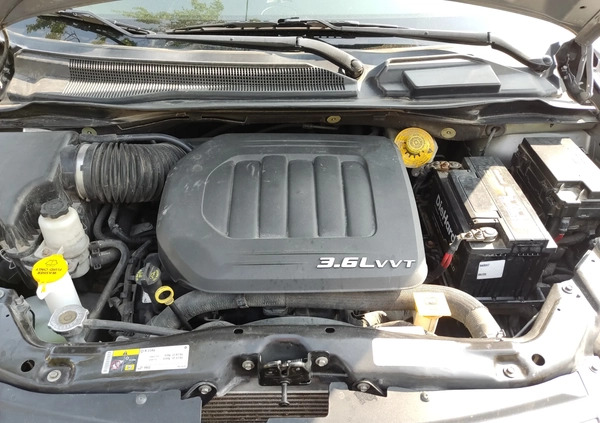 Chrysler Town &amp; Country cena 55900 przebieg: 222000, rok produkcji 2016 z Swarzędz małe 121